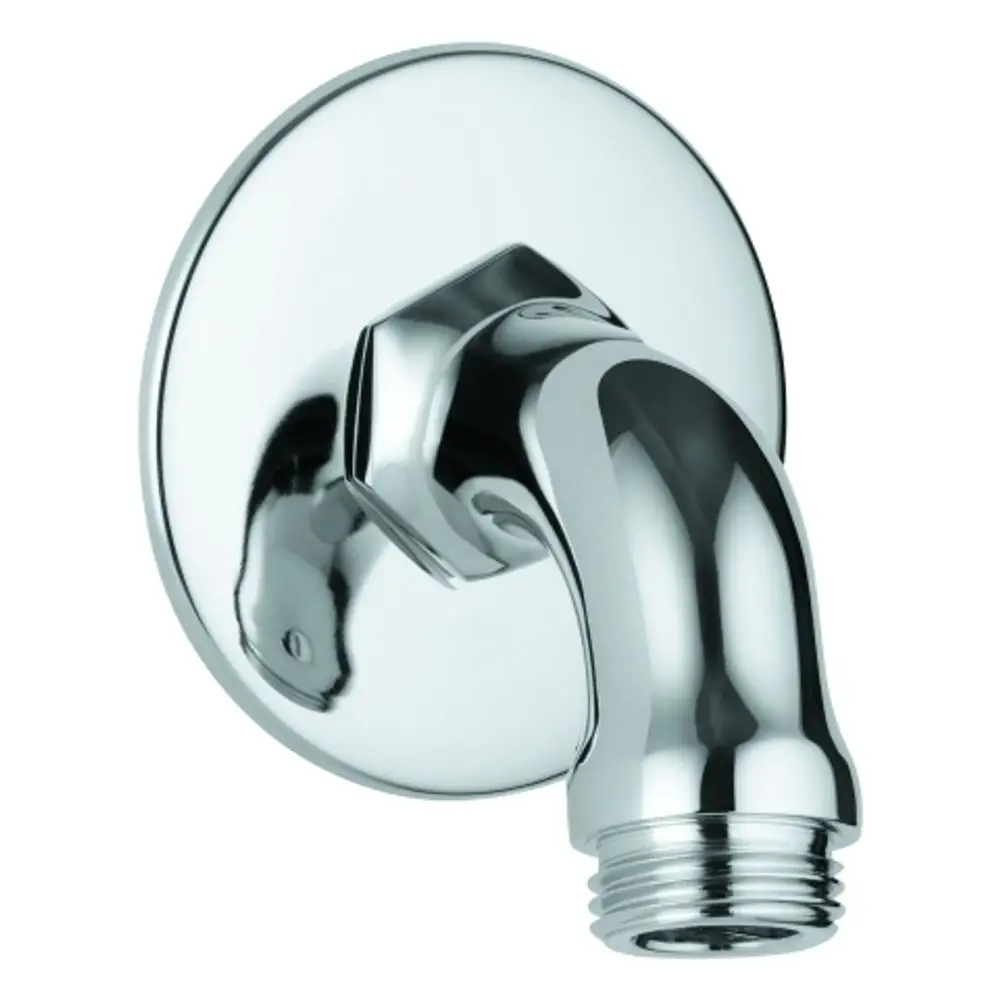 Chromener Brausearm von Grohe mit angedeutetem Anschlussgewinde, montiert an einer runden Wandplatte.