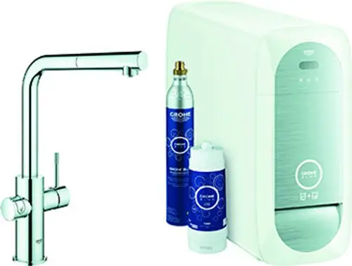 Küchenarmatur von Grohe mit chromfarbenem Auslauf und integriertem Wasseraufbereitungssystem in Kombination mit CO2- und Filterkartuschen.