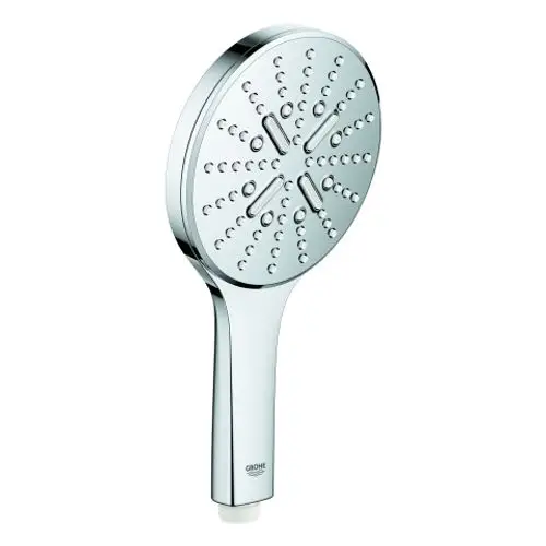 Grohe Handbrause mit runder Kopfplatte und mehreren Düsen für gleichmäßigen Wasserfluss. Der Griff hat eine ergonomische Form und ist in verchromter Ausführung gehalten.
