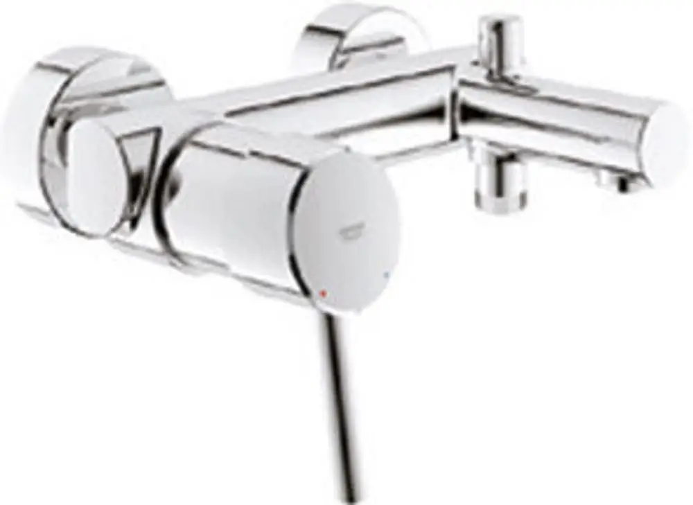 Chromfarbener Wandanschluss mit zwei Bedienelementen und Auslauf. Grohe-Design für Wannenmontage.