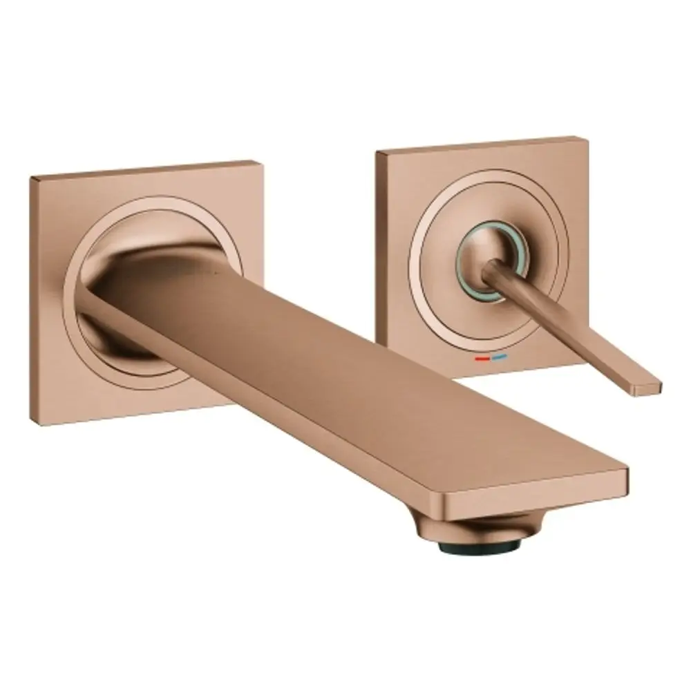 Wandbatterie von Grohe mit einer langen, rechteckigen Auslaufoffnung und einem separaten Hebel zur Steuerung von Wasserfluss und Temperatur. Farbfinish in gebürstetem Goldton.
