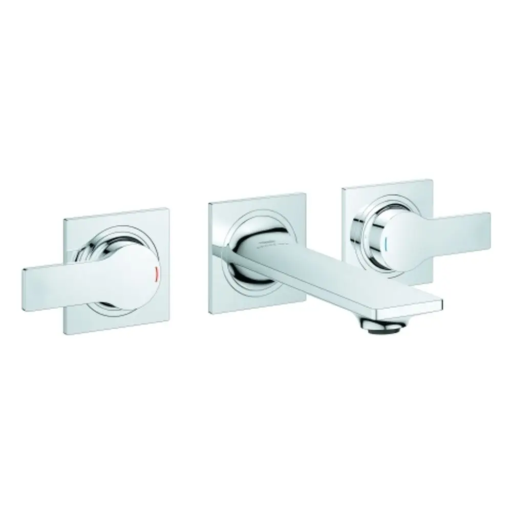 Wandbatterie von Grohe mit zwei Bedienungselementen und einem Auslauf, in Chromoptik, montiert an einer flachen Oberfläche.