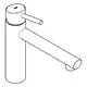 GROHE Wasserhahn mit mittelhohem Auslauf und seitlichem Bedienhebel in schlichtem Design. Das Produkt ist in einem minimalistischen Stil gehalten.