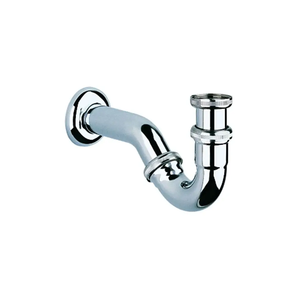 Grohe Geruchverschluss mit einem gebogenen Metallrohr, das an der Wand montiert ist. Die Oberfläche ist poliert und reflektiert Licht.