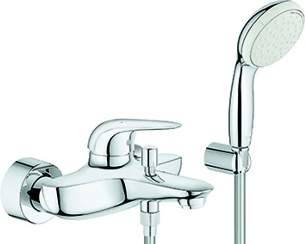 Wannenbatterie von Grohe mit Hebelmischer und Handbrause, wandmontiert, in verchromter Ausführung.