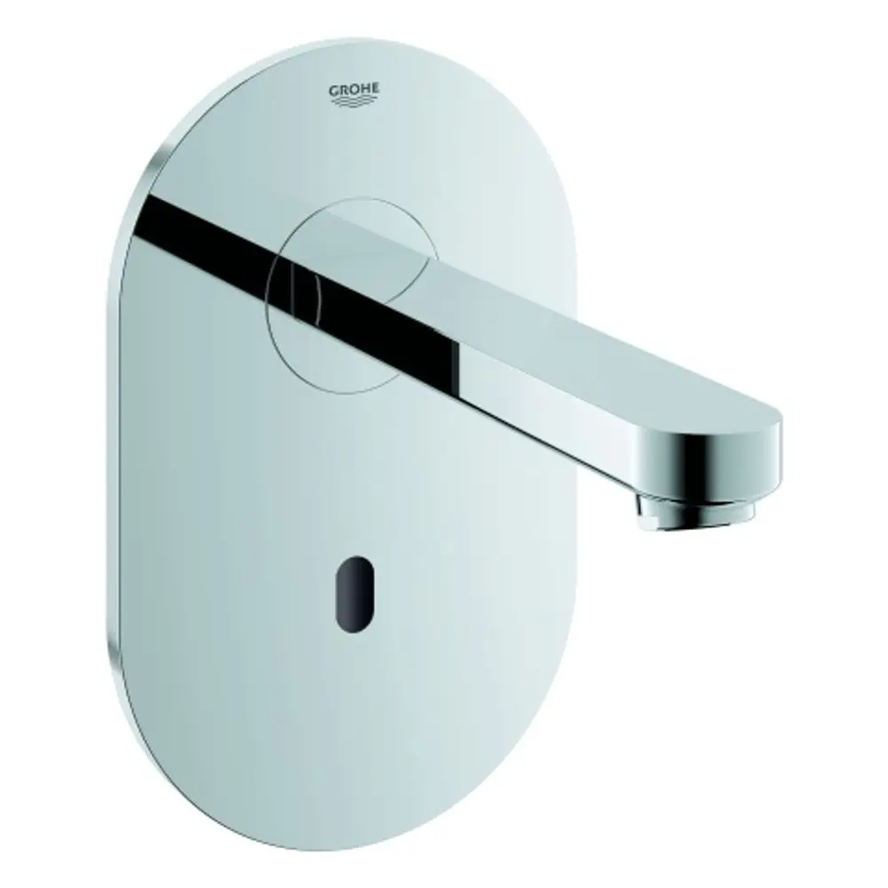 Wandmontierte Grohe-Wasserarmatur in Chrom für berührungslose Bedienung, mit einem schmalen Hebel zur Wassersteuerung und einer Sensoröffnung darunter.