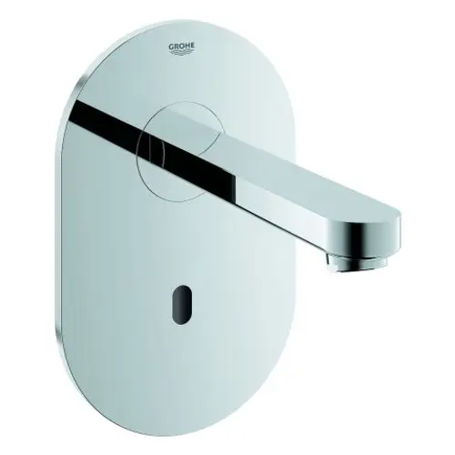 Wandmontierte Grohe-Wasserarmatur in Chrom für berührungslose Bedienung, mit einem schmalen Hebel zur Wassersteuerung und einer Sensoröffnung darunter.