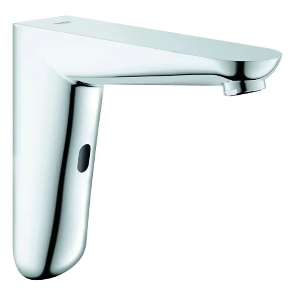 Wandmontierte GROHE Elektronikarmatur in chrom mit eckiger Form und lediglich einem Auslass zur Wasserentnahme, ohne Mischfunktion.