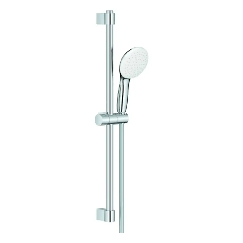 Chromfarbene Brausestange mit Handbrause und Wandhalterung von Grohe. Die Handbrause ist ergonomisch gestaltet und verfügt über eine einstellbare Halterung.