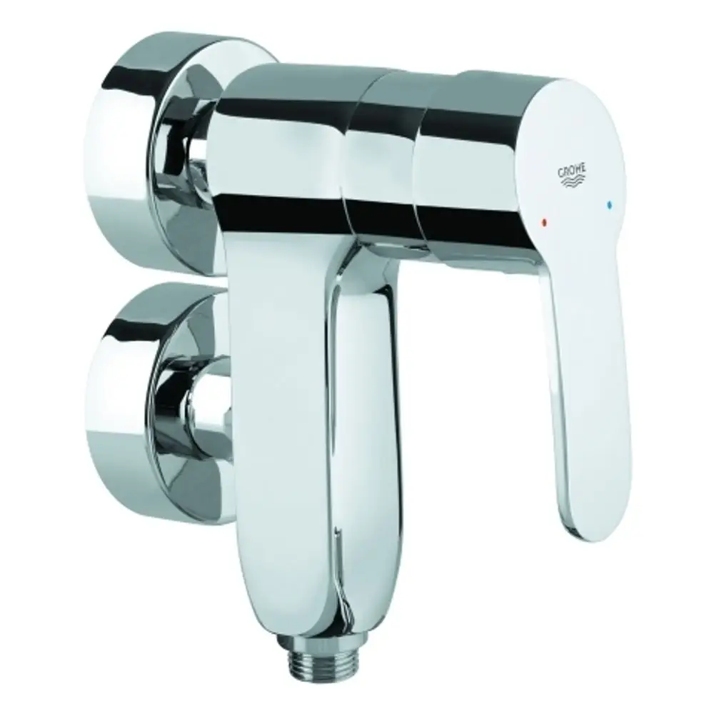 Grohe Wandarmatur für die Dusche, mit einem schlanken, verchromten Design und einem Hebel zur Steuerung der Wassertemperatur und -menge. Montiert an einer glatten Wand.