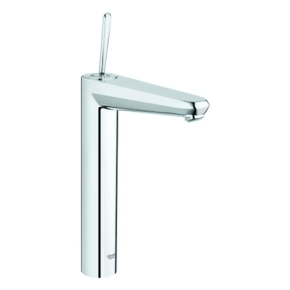 Grohe Wasserhahn in Chrom-Finish mit einem Joystick-Hebel. Der Auslauf hat eine ausgeprägte Form und eine moderne, minimalistische Gestaltung.