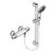 Grohe Brausebatterie mit Thermostat, zwei runden Griffen und Duschschlauch. Wandmontierter Halter für Duschkopf und Verkleidungselemente sichtbar.