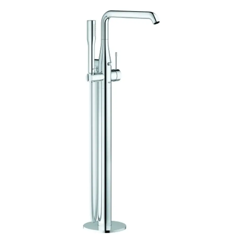 GROHE-Wannenbatterie in Chrom, Bodenmontage mit einem langen Auslauf und Handbrause. Schlichtes, modernes Design für Badezimmeranwendungen.