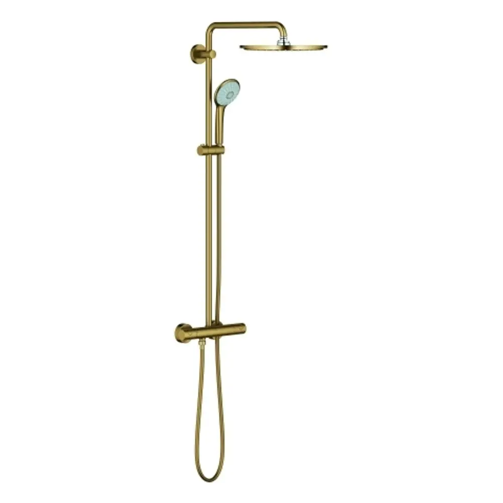 Grohe Duschsystem mit Regendusche und Handbrause in gebürstetem Gold, montiert an einer geraden Stange mit einem Wandanschluss und flexibler Schlauchführung.