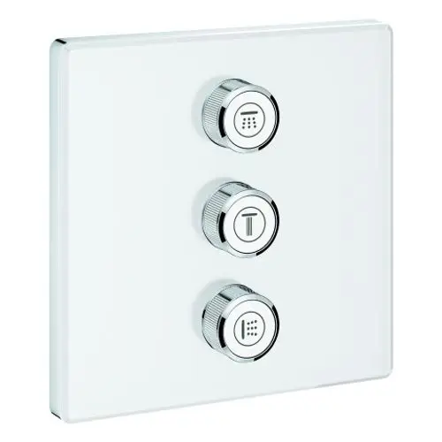 Drei verchromte Drehknöpfe auf einem weißen, quadratischen Panel. Das Produkt ist von Grohe und dient zur Steuerung eines Ventils.