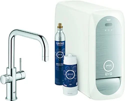 Wasserfilter-System von Grohe mit U-Auslaufhahn, zwei Kartuschen und CO2-Zylinder für die Zubereitung von sprudelndem Wasser.
