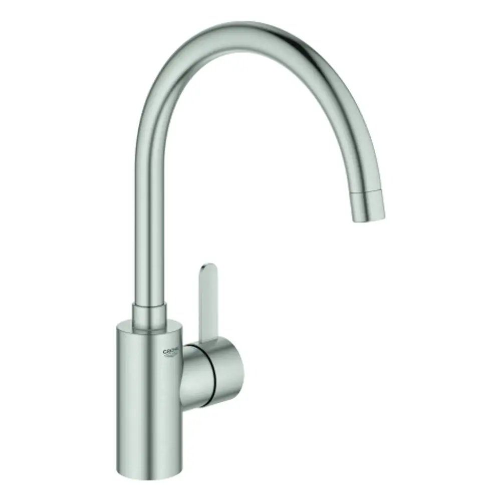 Küchenarmatur in Edelstahl-Optik von Grohe mit hohem Auslauf und seitlichem Hebel zum Einstellen von Wassertemperatur und -fluss.