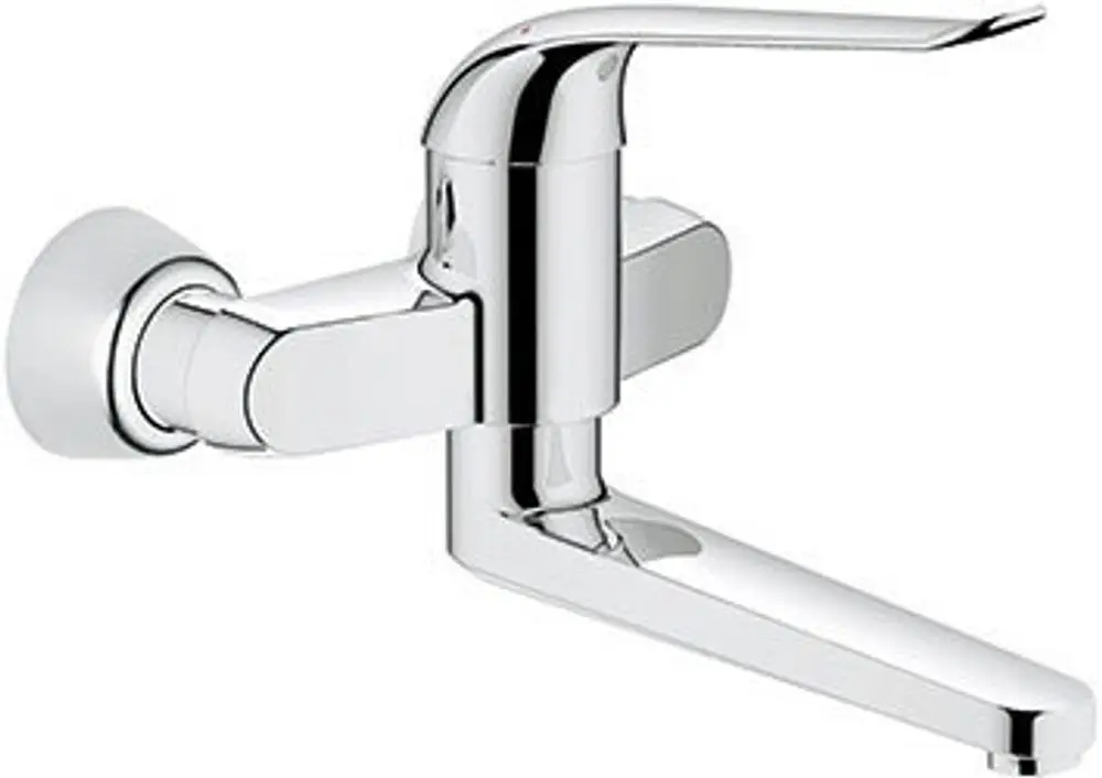 Wandmontierter Wasserhahn in Chrom-Optik von Grohe mit einem schlanken Design. Der Auslauf ist geradlinig und ermöglicht eine einfache Handhabung.