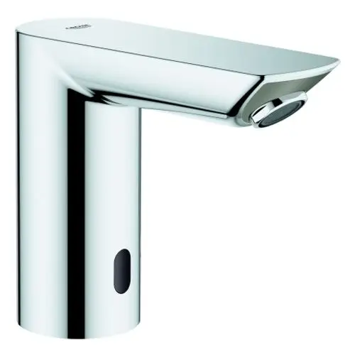 GROHE-Armatur mit elektronischer Steuerung, glänzender chromfarbener Oberfläche und integrierter Auslaufdüse, geeignet für berührungslose Installation in Sanitärbereichen.
