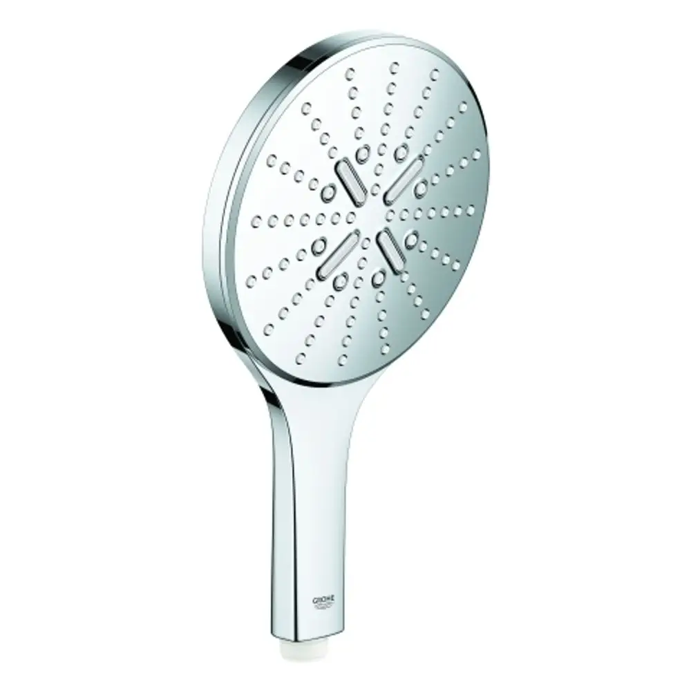 Handbrause mit runder Kopfplatte und mehreren Wasserstrahlöffnungen. Der Griff hat eine glatte Oberfläche und ist in Chromoptik gehalten. Marke: Grohe.