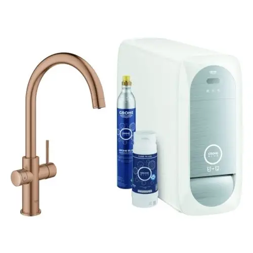Kupferfarbener Wasserhahn von Grohe neben einem weißen Gerät mit Filter- und CO₂-Behälter. Alles zusammen dient zur Wasserspende.