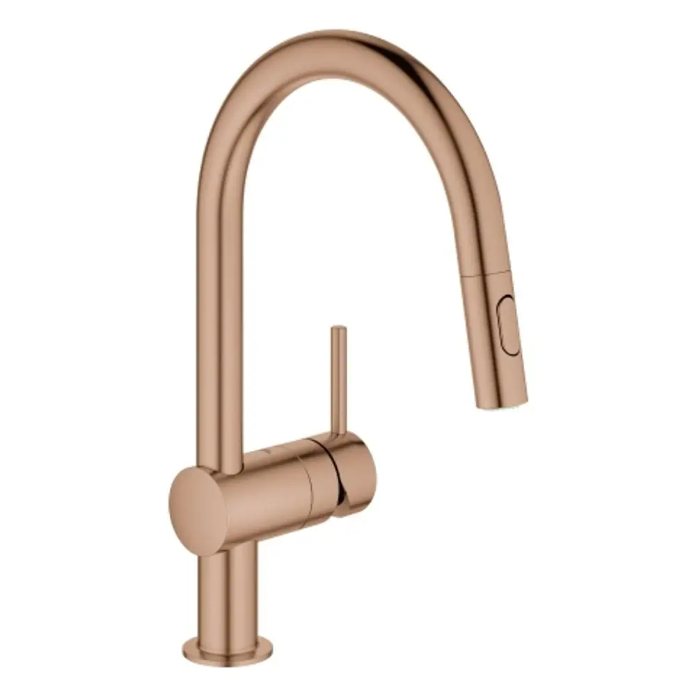 Grohe Spültischbatterie in metallischer Optik mit hohem, geschwungenem Auslauf und einem integrierten, ausziehbaren Sprühkopf. Einhebelbedienung seitlich angebracht.