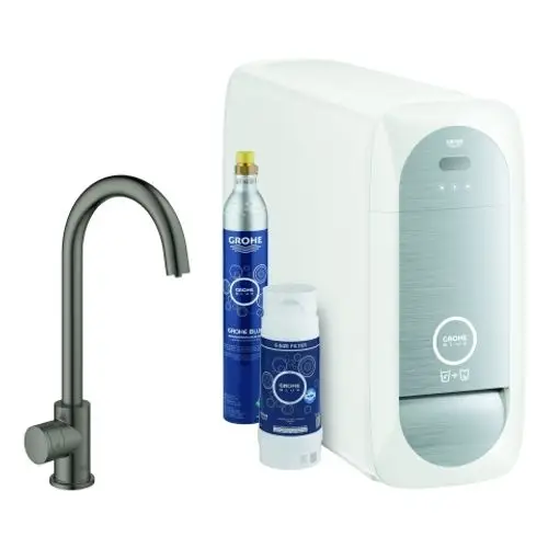 GROHE Wasseraufbereitungssystem in Weiß mit grauem Auslaufhahn, ausgestattet mit zwei Behältern für CO2 und ein Filterelement.