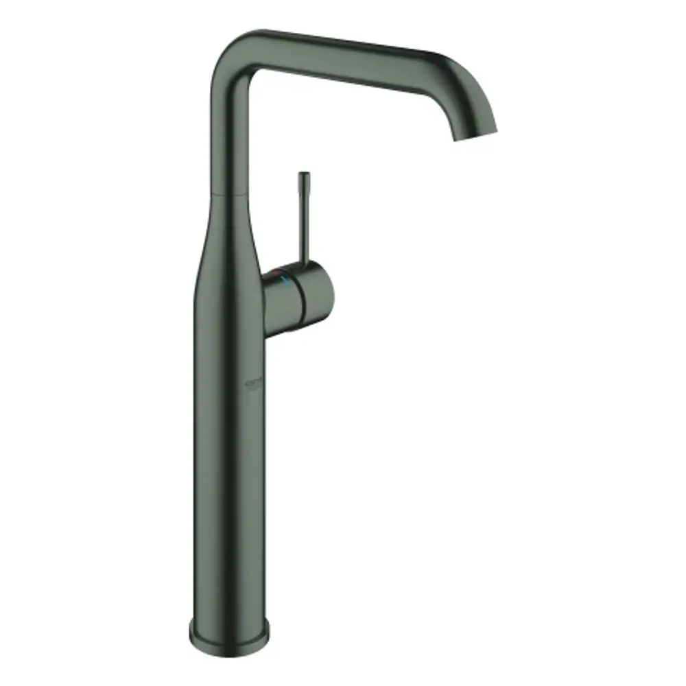 Grohe Armatur in dunkler Ausführung für Waschbecken. Die Konstruktion ist modern mit einem schlanken, geraden Design und einem seitlichen Hebel zur Steuerung des Wasserflusses.