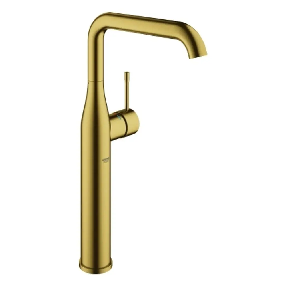 Goldfarbener Grohe Wasserhahn mit schwenkbarem Auslauf und seitlichem Hebel zur Steuerung des Wasserflusses. Design für freistehende Waschschüsseln.