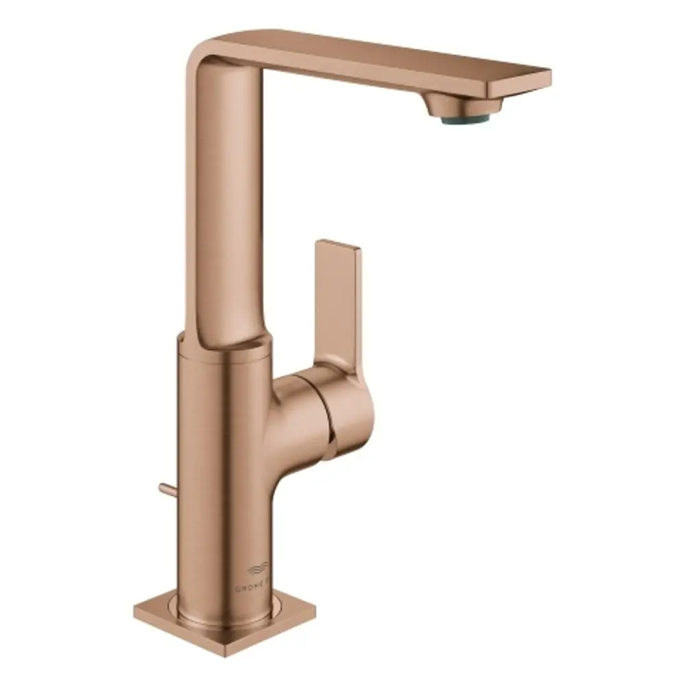 GROHE Armatur in einem warmen Kupferton mit einem rechteckigen Auslauf und einer seitlich montierten Betätigung für die Wasserzufuhr.