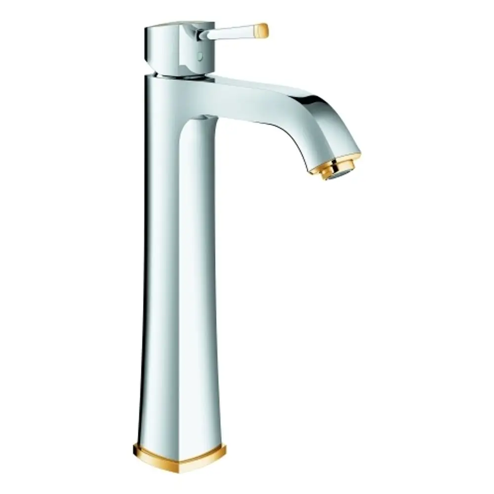 Hochwertige Waschtischarmatur aus verchromtem Material mit goldenen Akzenten. Von Grohe, geeignet für freistehende Waschbecken, mit einem Hebel zur einfachen Bedienung.