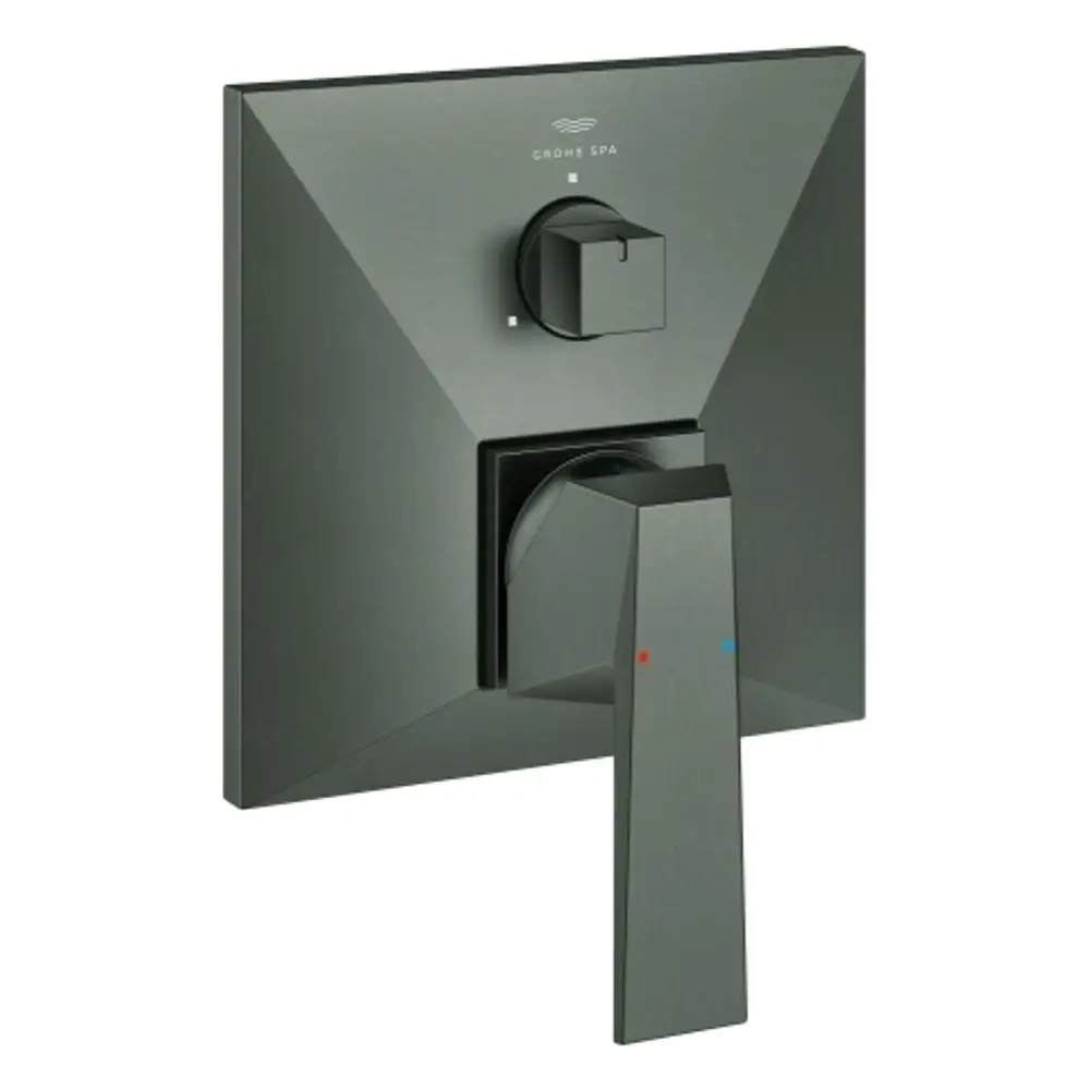 GROHE Armatur mit zwei Bedienelementen, einem runden Knopf und einem langen Hebel für Temperatur und Wassermenge, in einem matten grauen Finish montiert an einer wand.