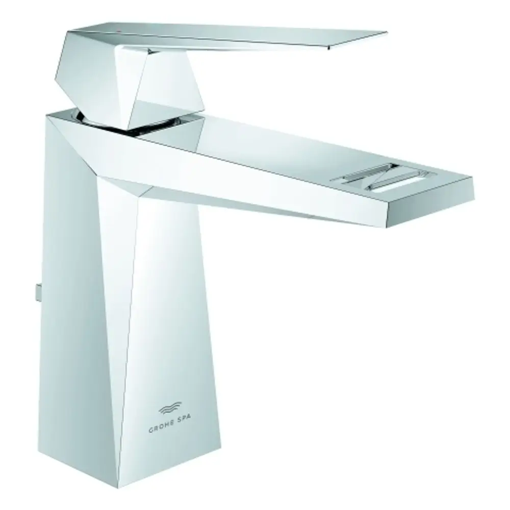 Chromfarbener Wasserhahn mit flachem Auslauf und rechteckiger Form. Hersteller ist Grohe. Der Hebel zur Bedienung ist an der Oberseite positioniert.
