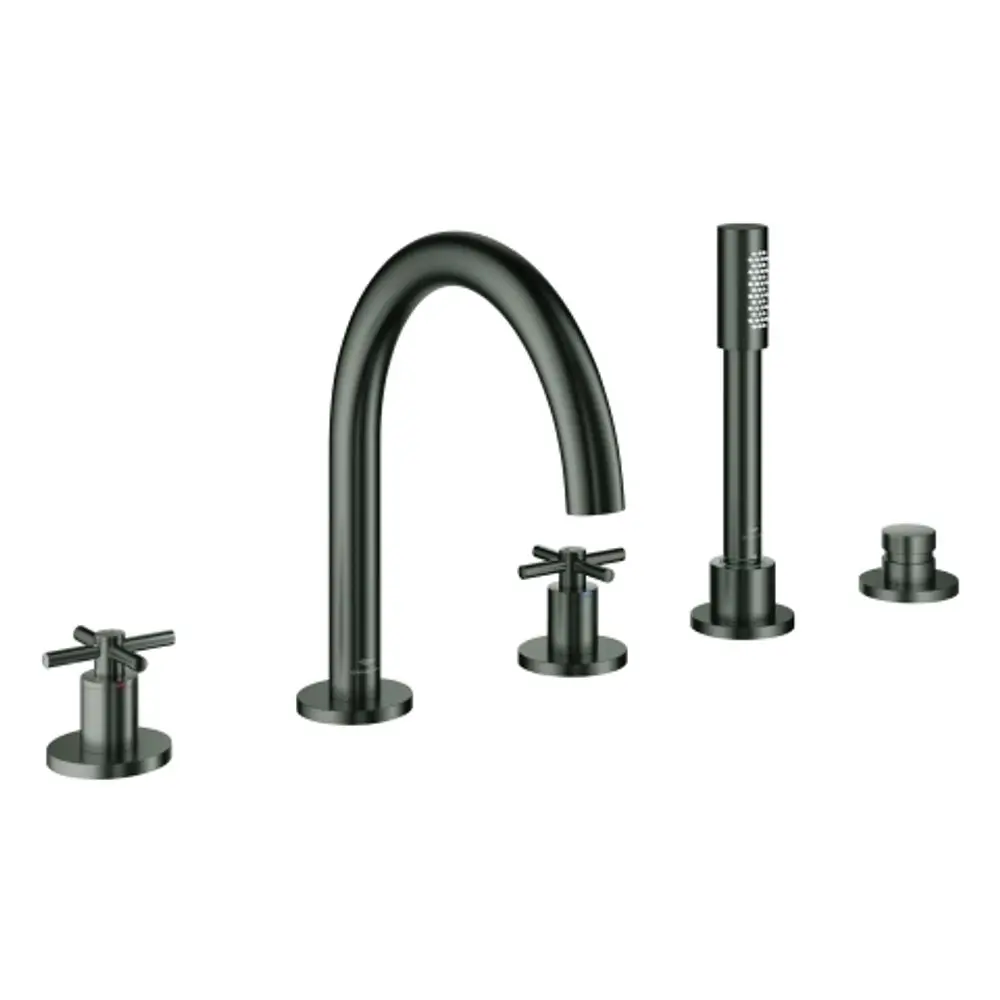 GROHE-Wannenarmatur mit hoher Dusche und zwei separaten Kreuzgriffen in gebürstetem Hartgrafit. Alle Komponenten sind klar strukturiert und ansprechend angeordnet.