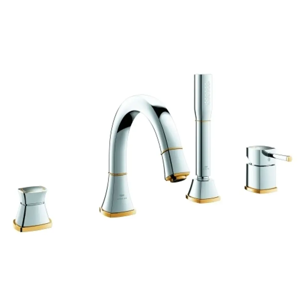 Vierteilige Armatur von Grohe in Chrom und Gold für die Badewanne, bestehend aus einem Hauptauslauf, Handbrause und zwei Steuergriffen.