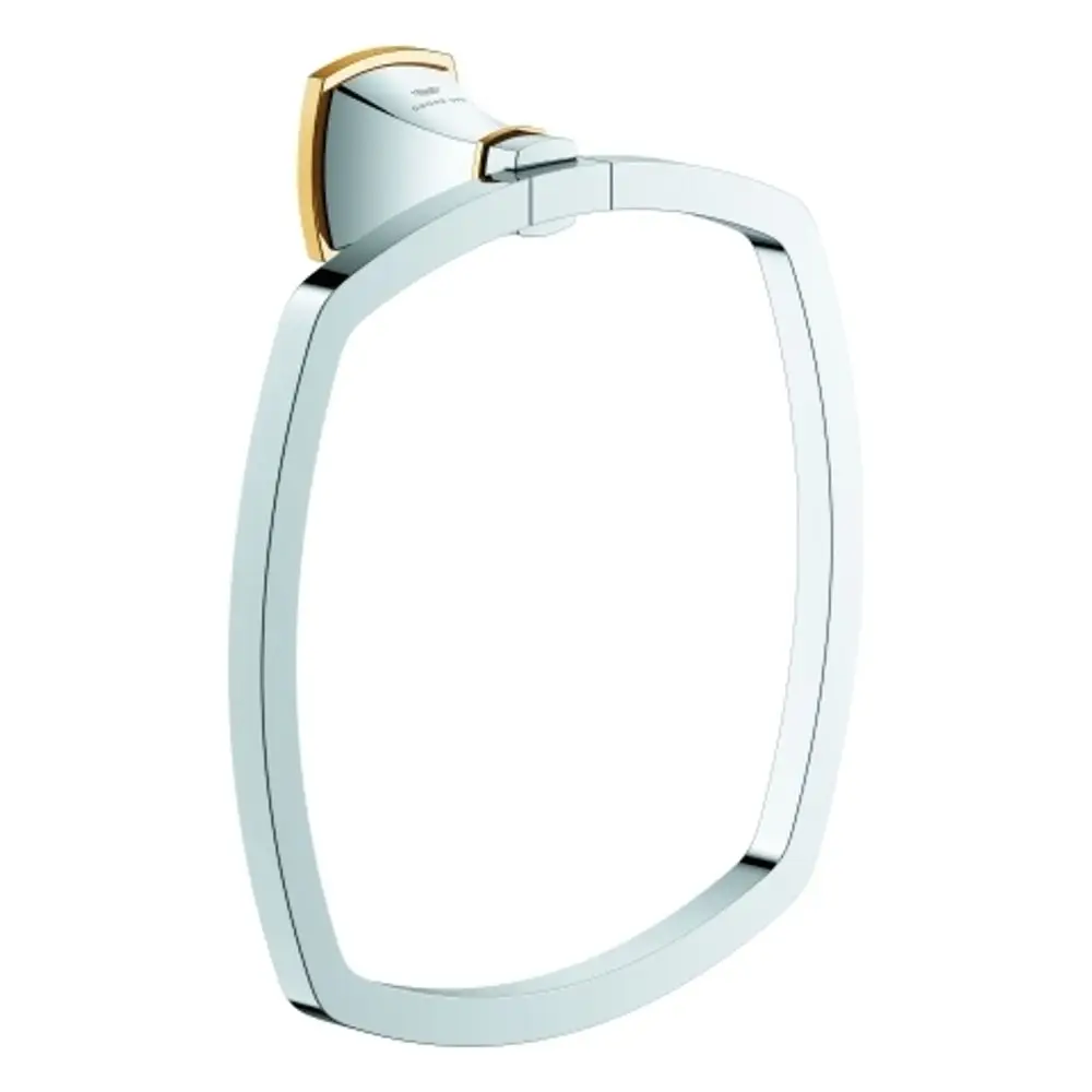 Handtuchring in chrom mit goldenen Akzenten, umgeben von einer klaren, modernen Form. Ausgestellt an einem befestigten Halter von Grohe.