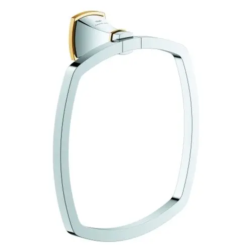 Handtuchring in chrom mit goldenen Akzenten, umgeben von einer klaren, modernen Form. Ausgestellt an einem befestigten Halter von Grohe.