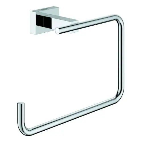 GROHE Handtuchring in Chrom-Optik, montiert an einer rechteckigen Wandplatte. Das Design ist schlicht und funktional. Ideal für die Befestigung von Handtüchern in Badezimmern.