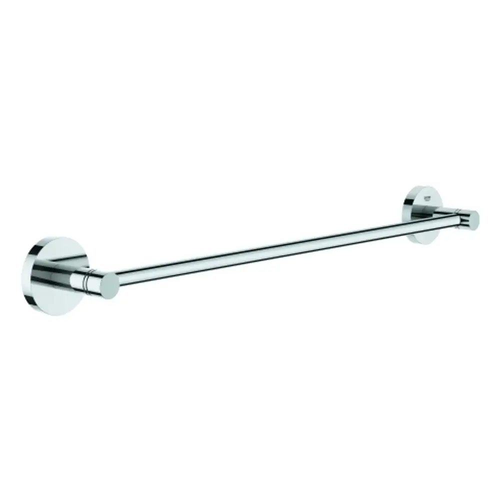 Chromfarbener Badetuchhalter von Grohe, montiert an zwei runden Wandplatten, mindestens 450 mm lang. Einfaches, funktionales Design für Badezimmer.