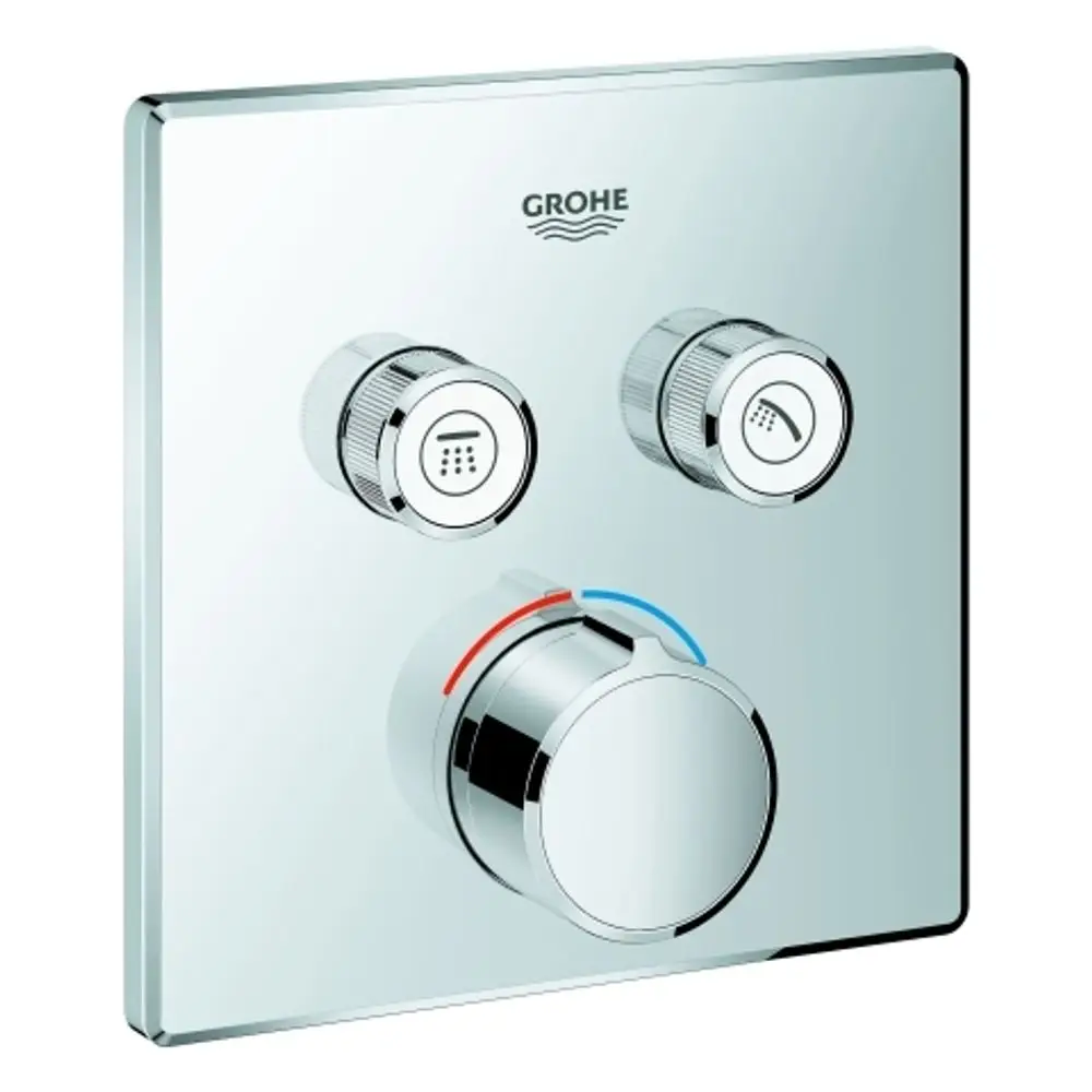 GROHE Unterputzmischer mit drei Bedienelementen in chromfarbener Ausführung. Zwei Absperrventile und ein zentraler Temperaturregler.