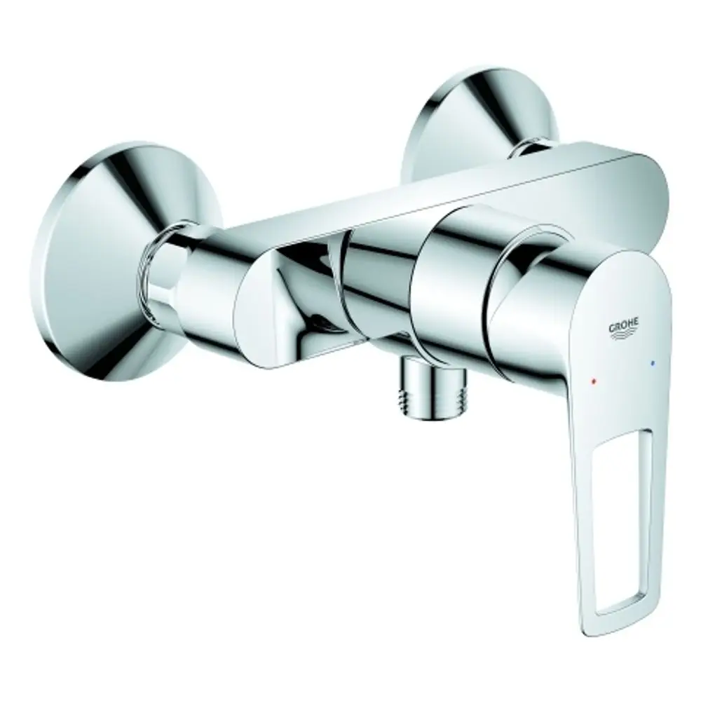 Chromfarbene Wandmontage-Brausebatterie von Grohe mit einem schlanken Hebel zur Temperatur- und Wasserflussregelung. Runde Halterrungen an der Wand.