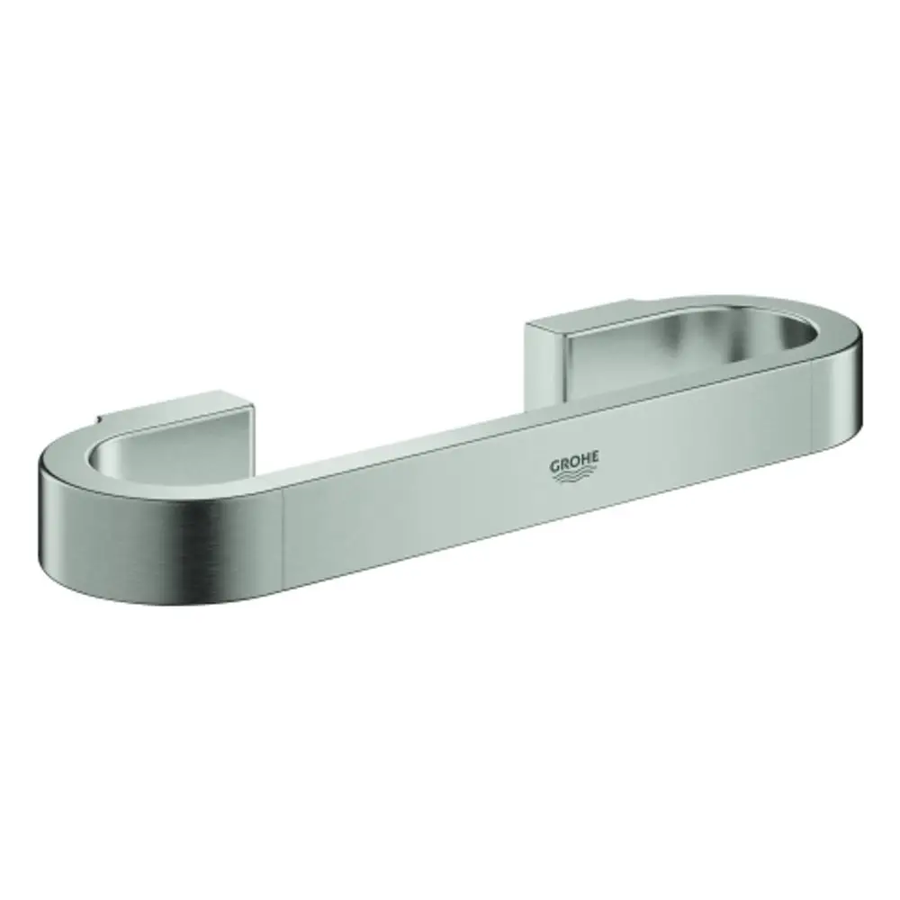 Edelstahl-Wannengriff mit geschwungener Form, montiert auf einer Wand. Logo von Grohe auf der Oberfläche sichtbar.