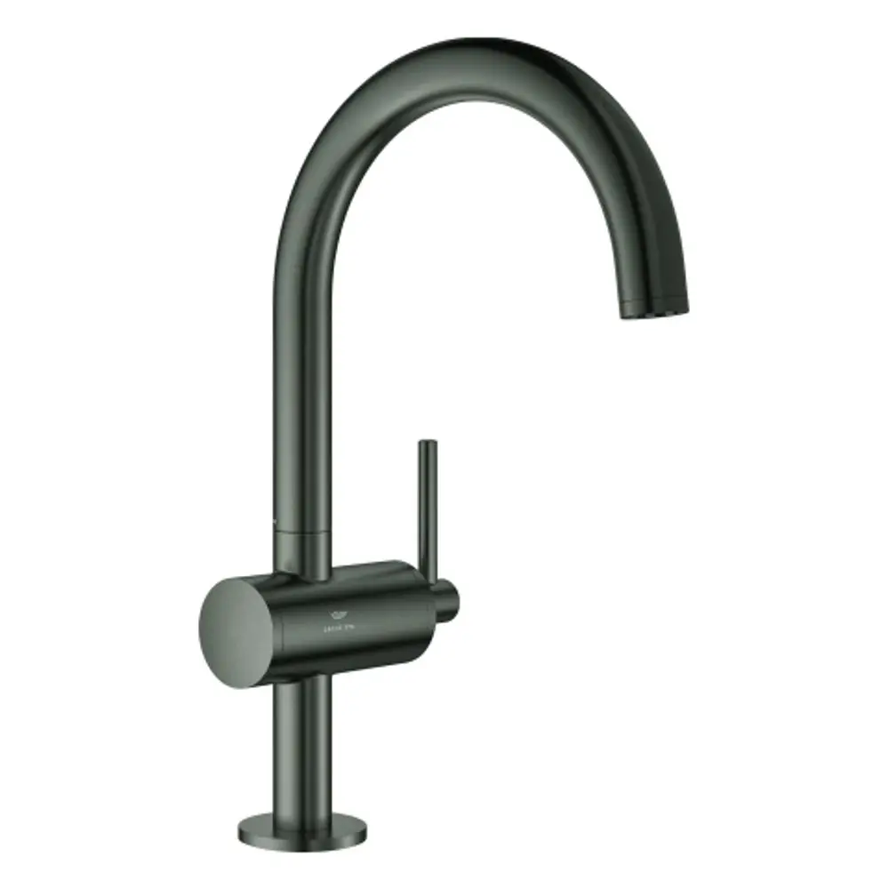 Einhand-Waschtischbatterie in gebürstetem Hard Graphite von Grohe mit einem hohen gebogenen Auslauf und seitlichem Hebel zur Temperatur- und Mengeneinstellung.