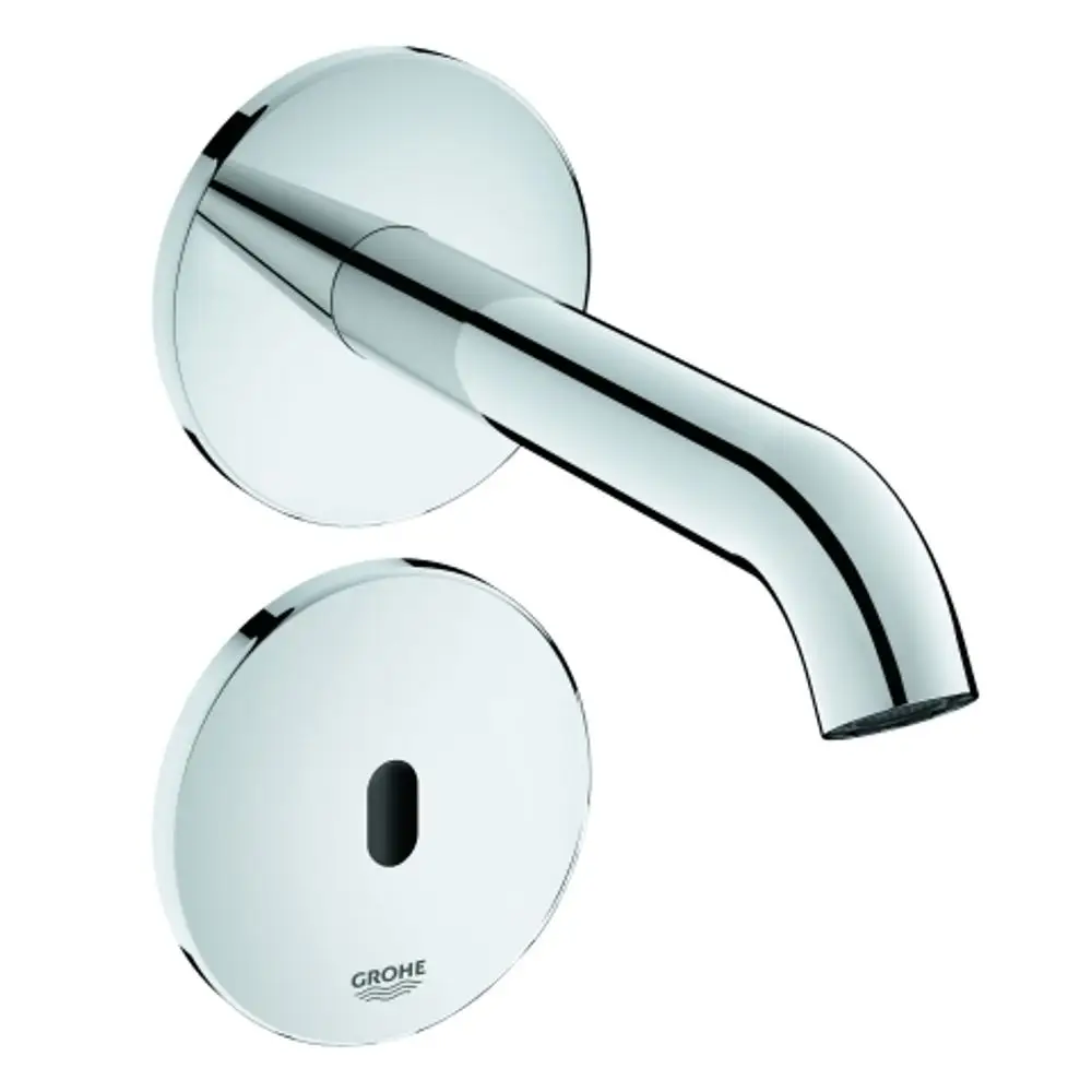 Wandmontierte Armatur mit gebogenem Auslauf und runder Abdeckung in glänzendem Chrom, hergestellt von Grohe.