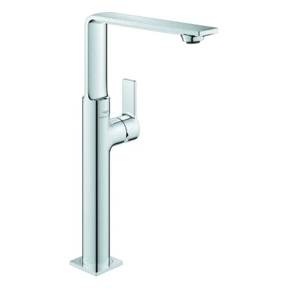 Hochformatige, glänzende Armatur mit einem rechteckigen Auslauf und einem seitlichen Hebel, hergestellt von Grohe.