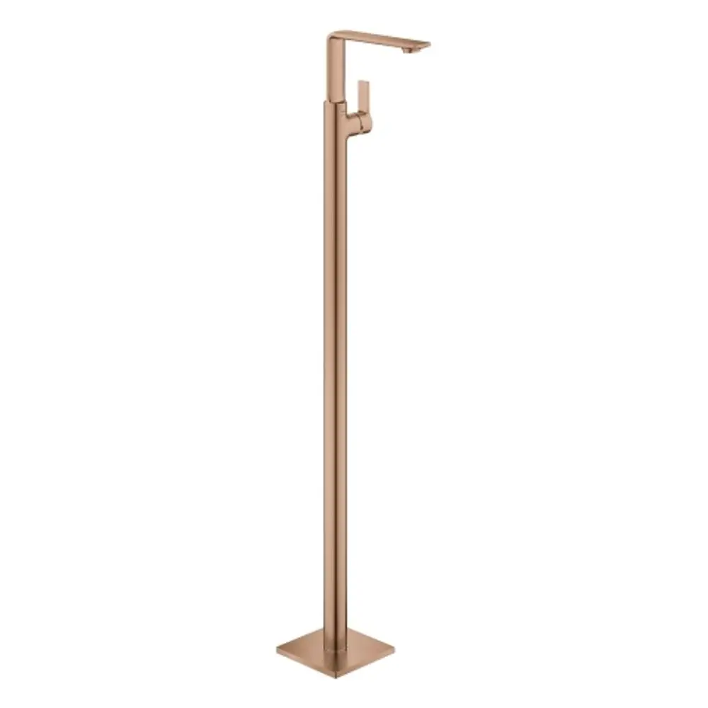 Stehende Badewannenarmatur von Grohe in gebürstetem Roségold mit rechteckiger Basis. Die Armatur ist schlank und modern gestaltet.
