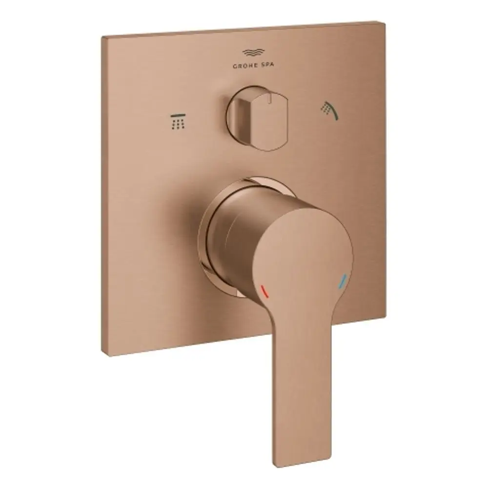 Grohe Einhandbatterie in mattem Kupferton mit einer quadratischen Wandplatte. Die Bedienung erfolgt über einen zentralen Drehknopf und einen seitlichen Hebel für die Wassertemperatur.