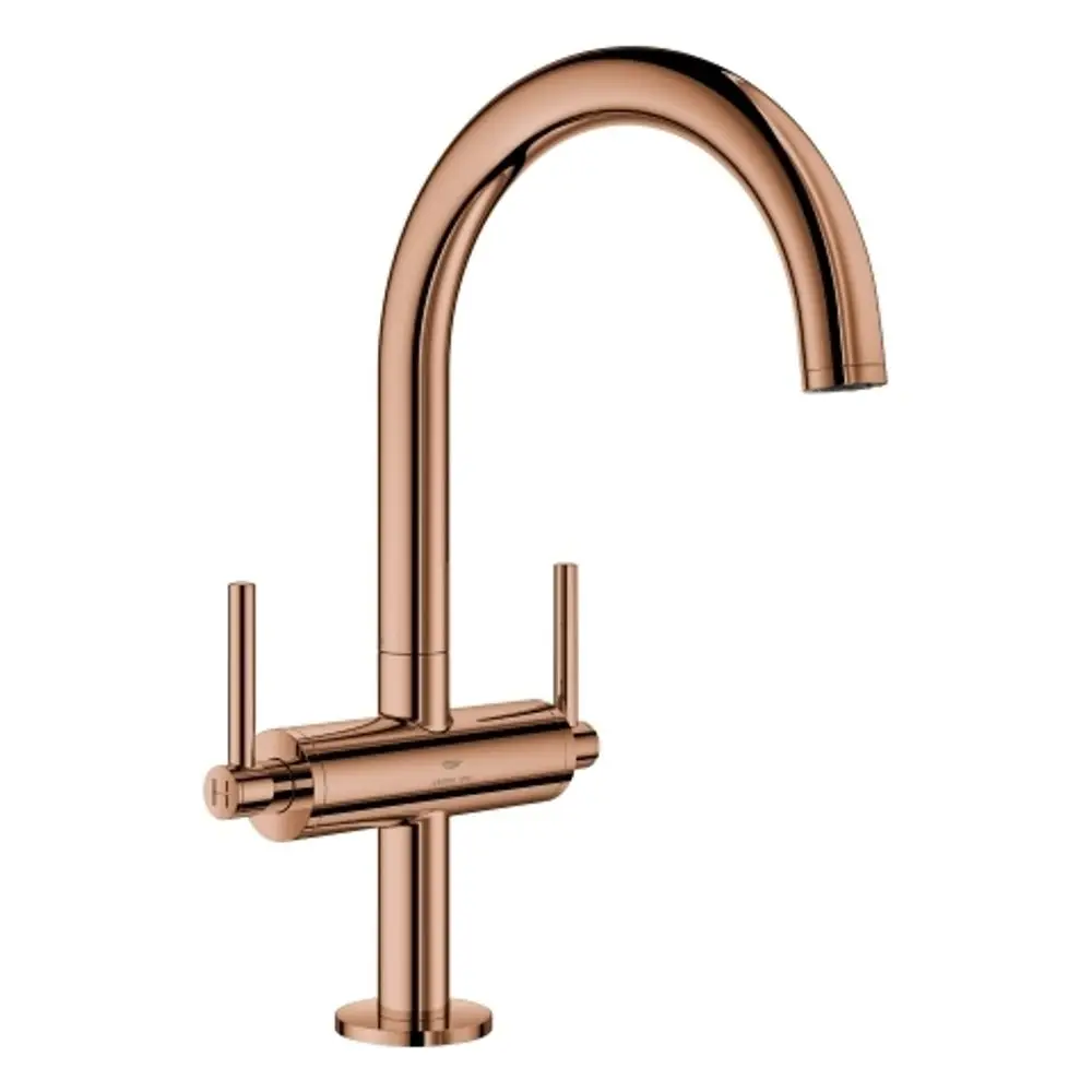 Kupferfarbene Grohe Einlocharmatur mit einem hohen, geschwungenen Auslauf und zwei Hebelgriffen zur Steuerung von Wasser und Temperatur.