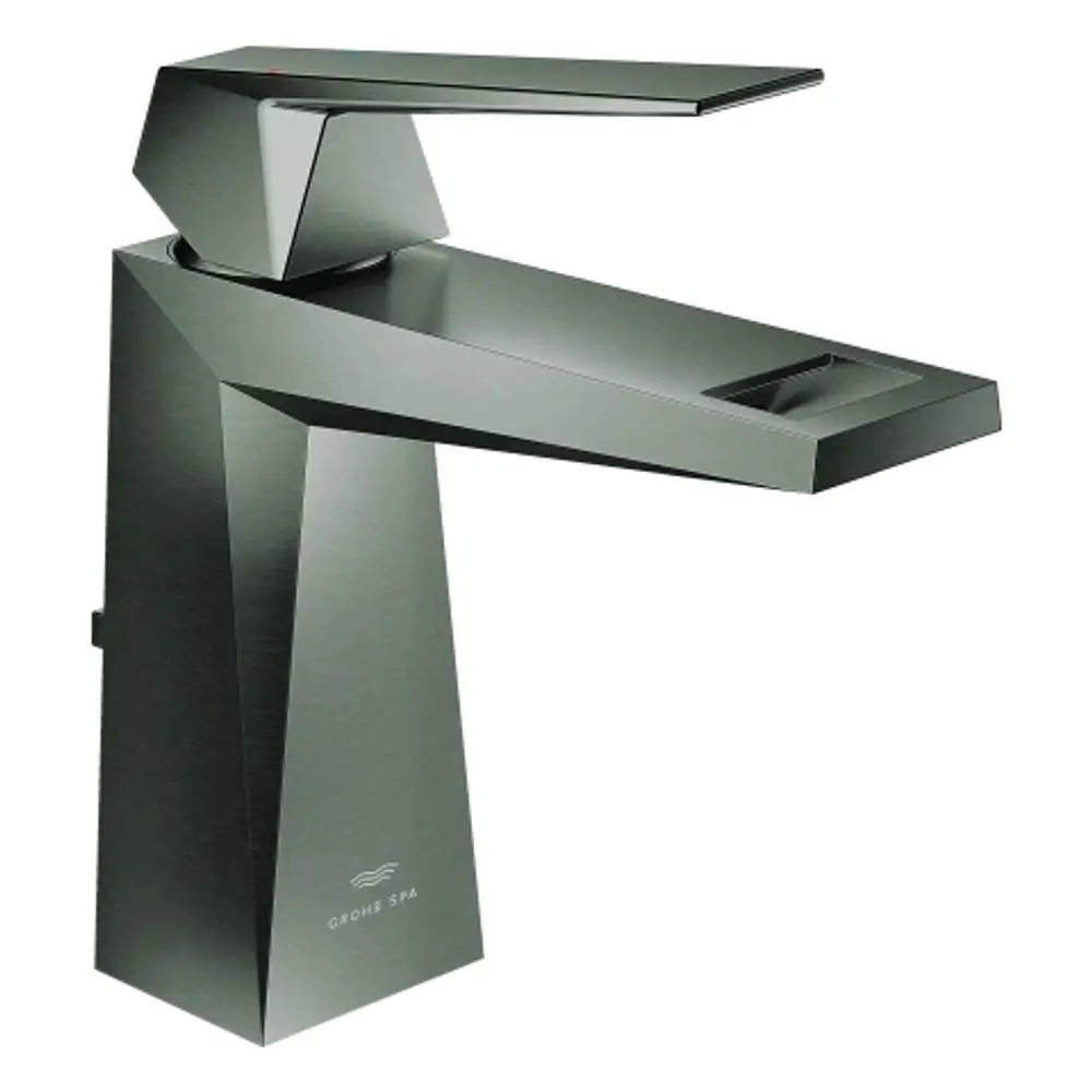 Wassertapete aus mattem Schwarz mit einem flachen, rechteckigen Auslauf und einem langen Hebel zum Regulieren der Wassermenge, hergestellt von Grohe.