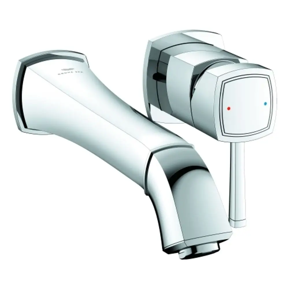 Chromene Wandarmatur von Grohe mit einer Auslaufmontage und einem separaten Bedienhebel. Temperatur- und Druckregulation über einen einzigen Griff.